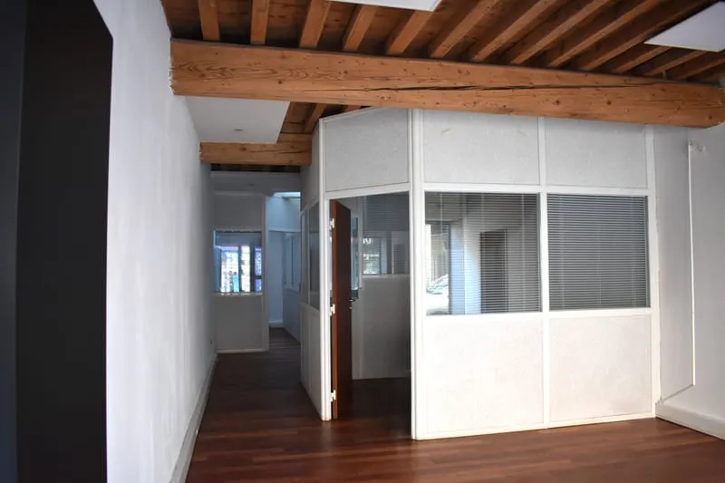 Immeuble professionnel et commercial à Miribel (01) - Photo 1