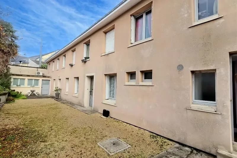 Emplacement privilégié : En plein centre de Bourgueil, proch - Photo 1