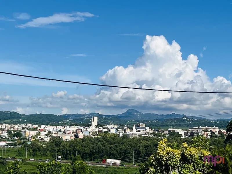 LE LAMENTIN MARTINIQUE BATIMENT A FORTE RENTABILITE - Photo 1