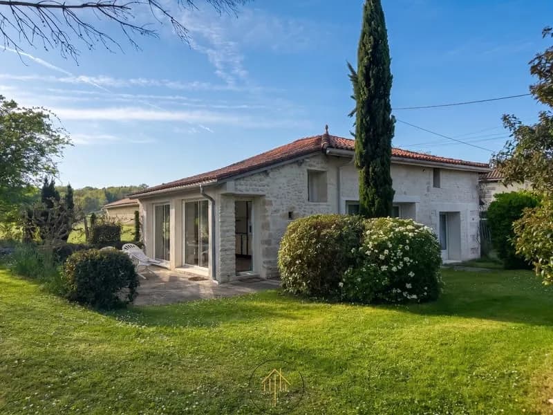 Ensemble immobilier 2 maisons + garages + grange Bessac - Photo 1