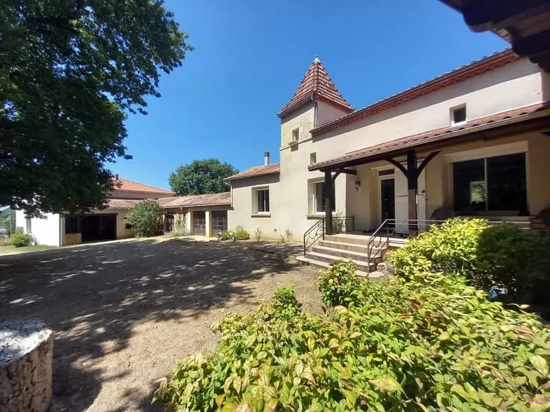 ENSEMBLE IMMOBILIER DE CARACTERE AVEC DEUX HABITATIONS - Photo 1