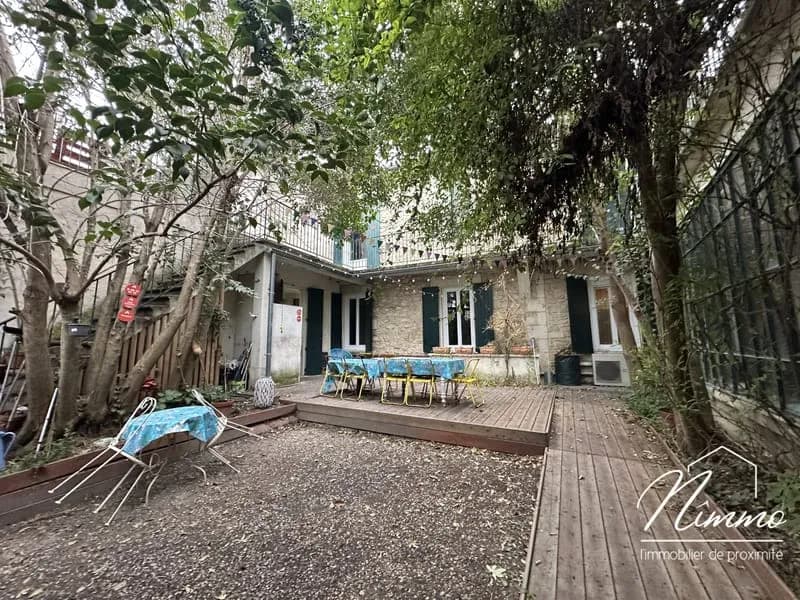 NIMES CROIX DE FER IMMEUBLE EN PLEINE PROPRIETE 300M2 AVEC C - Photo 1