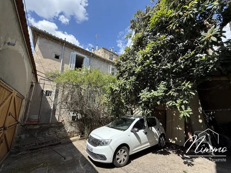NIMES COUPOLE CENTRE VILLE IMMEUBLE T6-7 COUR DEPENDANCES GA - Photo 1