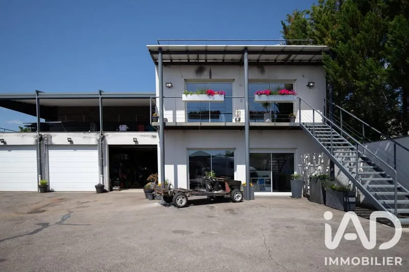 Bâtiment 671 m² - Photo 1