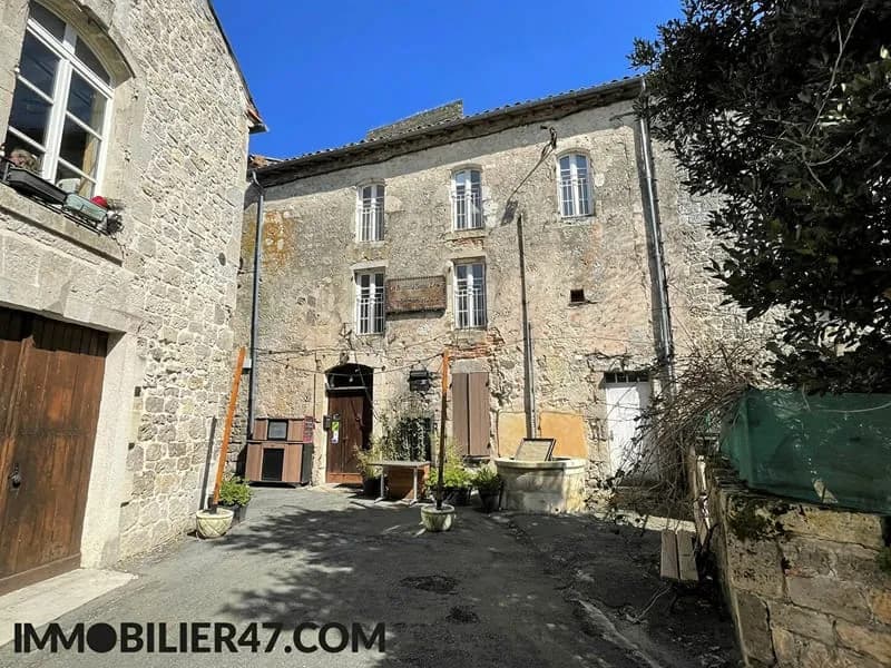 IMMEUBLE DE RAPPORT EN COEUR DE BOURG - Photo 1
