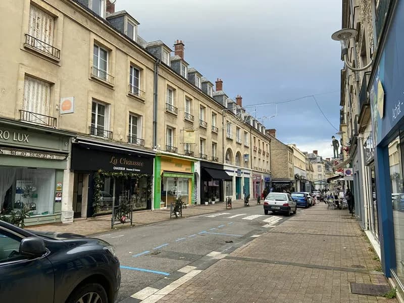 Local commercial + appartement + grenier vendu loués - centre ville d'ARGENTAN 61200 - Photo 1