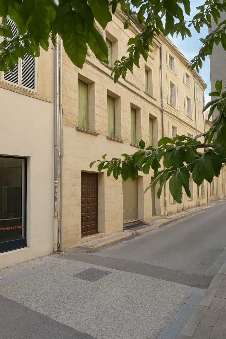 Avignon, intra-muros, immeuble de 189m2 avec garage de 43m2 - Photo 1