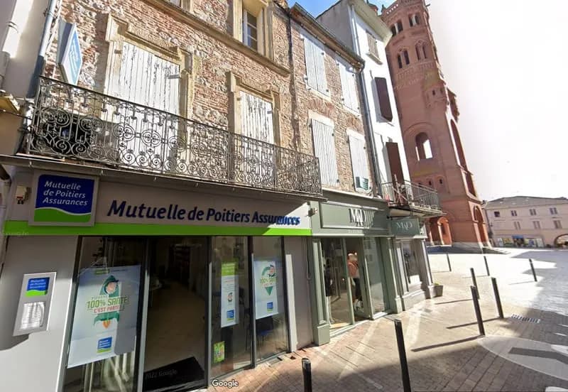 Belle opportunité d'investissement à Villeneuve sur Lot. Immeuble de rapport avec avec local commercial disponible en RDC (magasin d'environ 44m2 + bureau de 16,58m2) en RDC avec présence d'une sortie sur terrasse agréable pour pauses du personnel. Potent - Photo 1