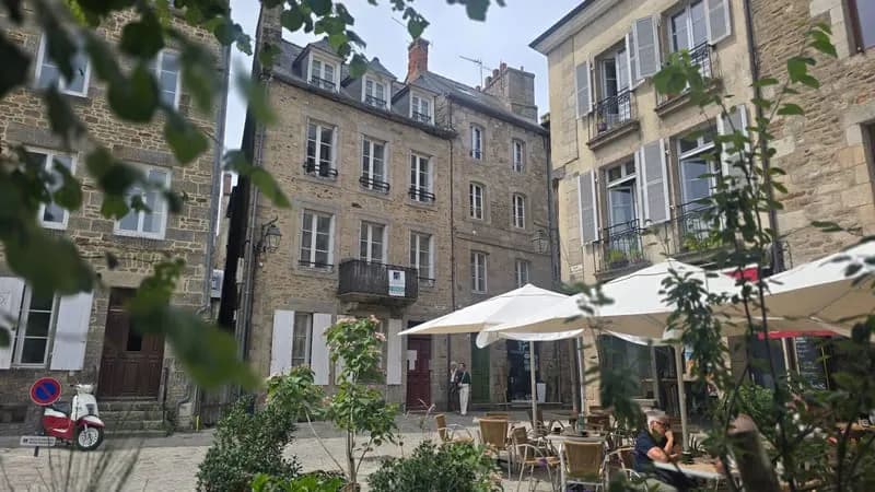 DINAN CENTRE HISTORIQUE - Bel Immeuble du 19ème siècle, divisé en 5 logements, secteur sauvegardé DINAN - Photo 1