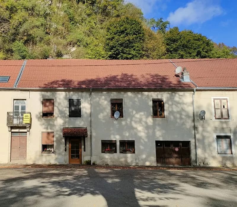 Baume Les Dames - Immeuble de rapport avec 3 appartements en location - Photo 1