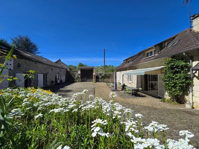 Ensemble Immobilier implanté sur 11215m² de jardin et bois - Photo 1