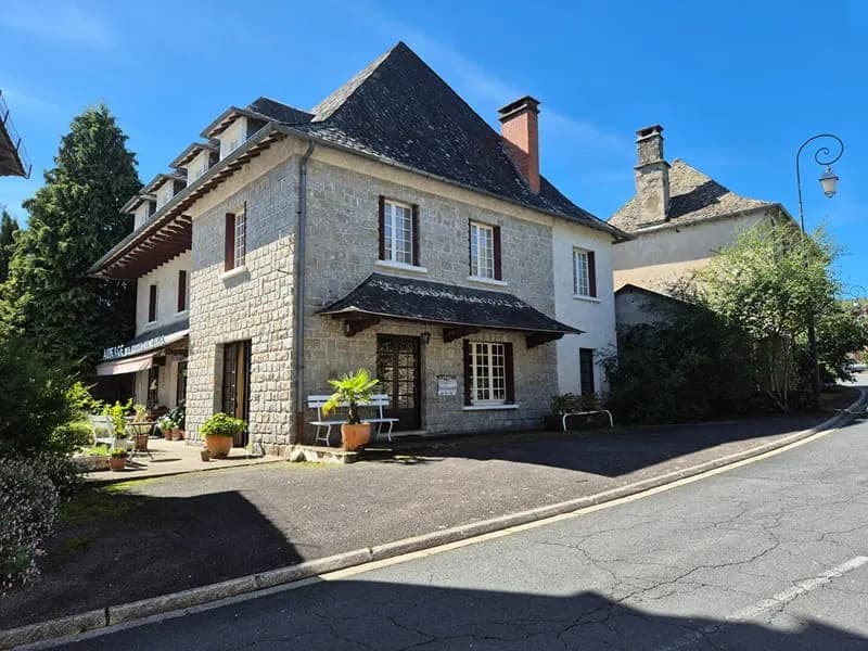 CORREZE. ST CIRGUES LA LOUTRE. Propriété en pierre avec 9 chambres, atelier, immense garage double et terrain de 1 419 m². - Photo 1