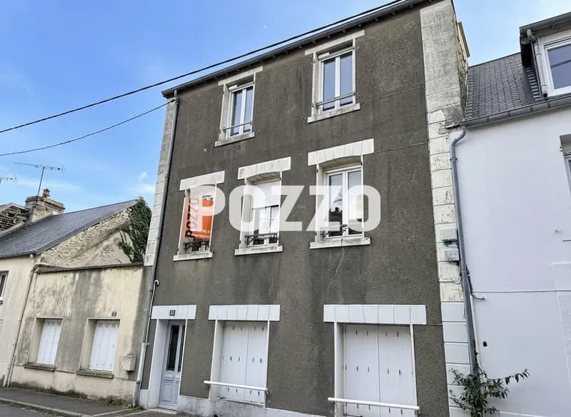Immeuble entier composé de 3 appartements avec cour et caves - Photo 1