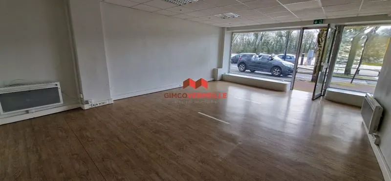 LOCAL COMMERCIAL ET 4 APPARTEMENTS - Photo 1