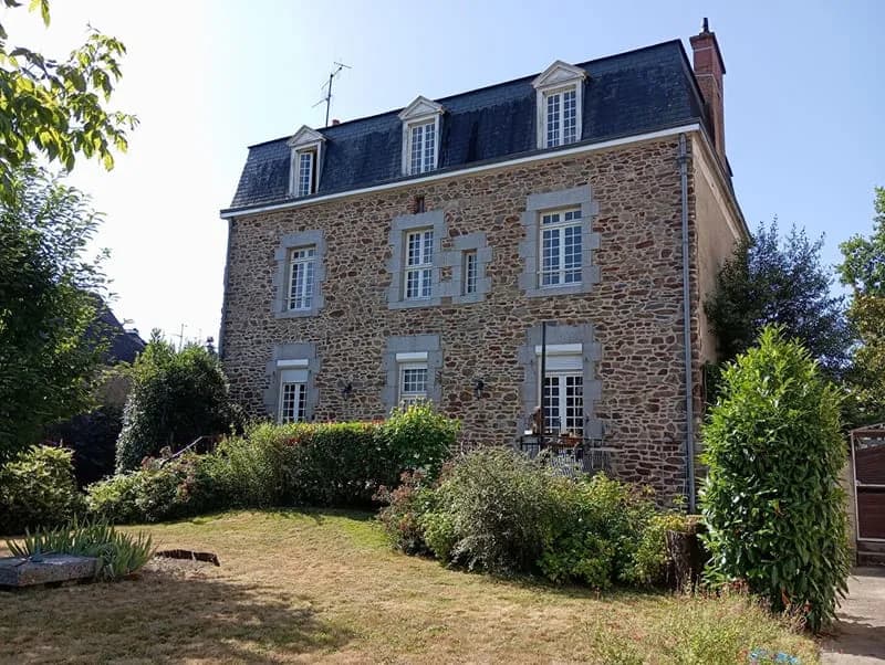 Ensemble immobilier centre-ville de Mayenne - Photo 1