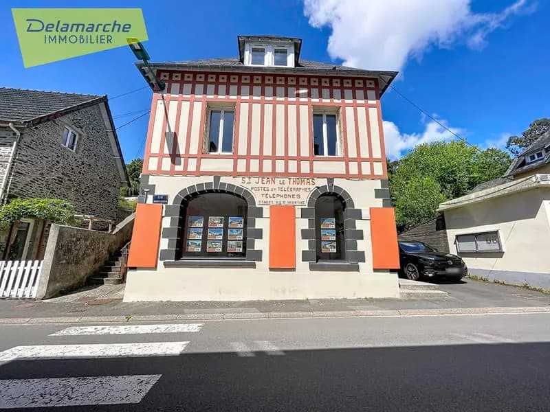 Immeuble historique - 2 appartements et 1 local commercial - Saint-Jean-le-Thomas (50530) - Photo 1