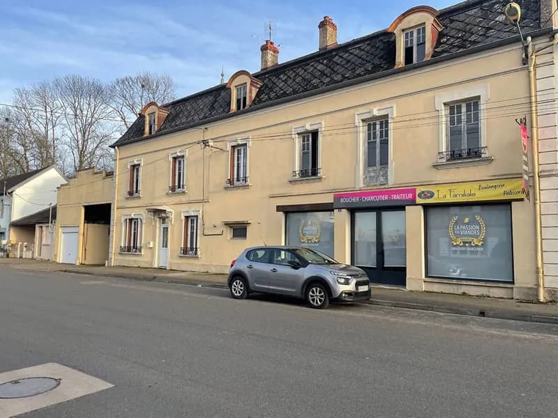 Ensemble immobilier à Saint Germain du Bois - Photo 1