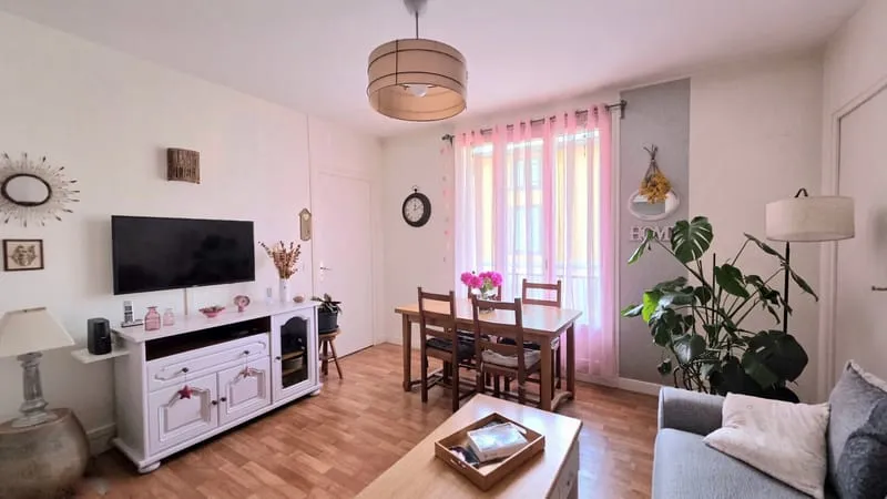 PONT-DU-CHÂTEAU / Ensemble immobilier à vendre avec six appartements pour investisseurs ! - Photo 1