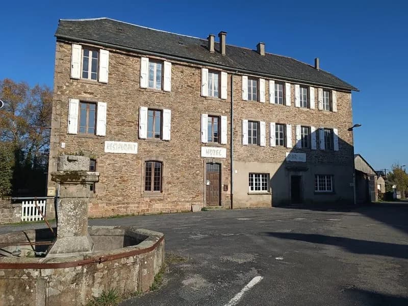 Immeuble commercial - Salles-Curan - Photo 1