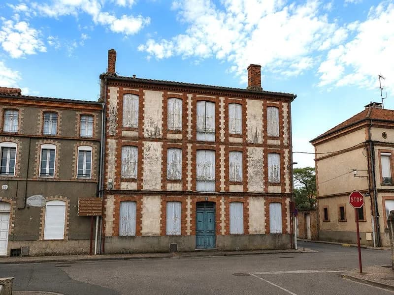 IMMEUBLE DE CARACTÈRE - 280 m² HABITABLES - FORT POTENTIEL DE DIVISION - CASTELSARRASIN - Photo 1