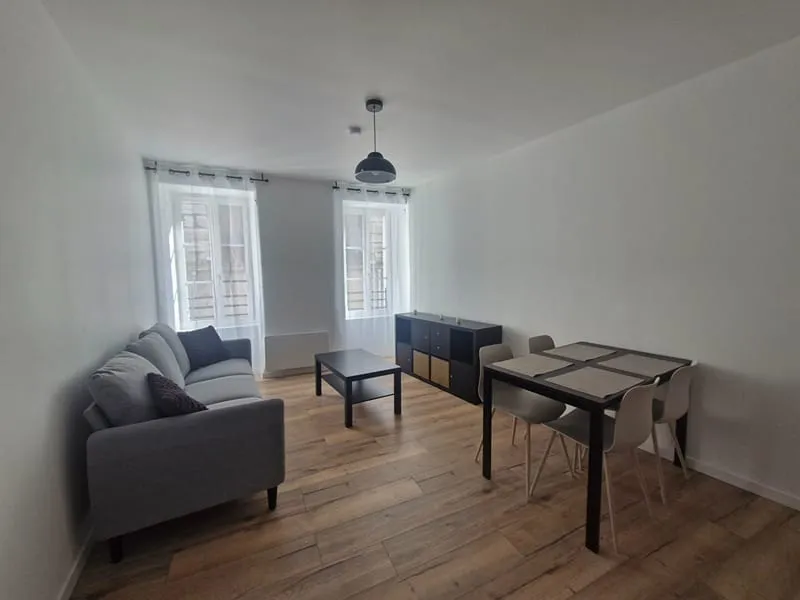 IMMEUBLE DE CARACTERE ENTIEREMENT RENOVE AU COEUR DE SIGEAN - Photo 1