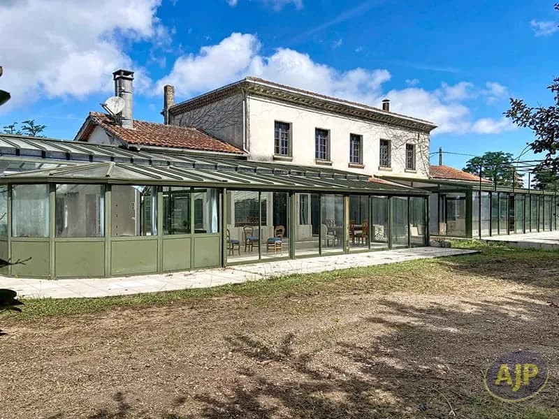 Ensemble immobilier de caractère au coeur d'un port de pêche typique du Médoc! - Photo 1
