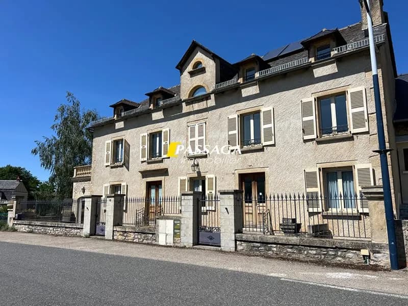 A VENDRE - Bel immeuble de rapport (4 appartements) avec terrain attenant - LAISSAC - Photo 1