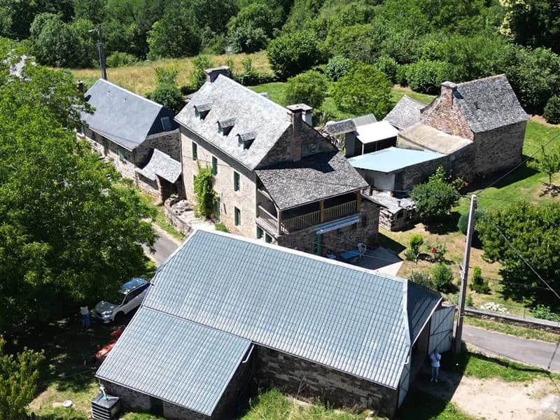 Ensemble immobilier en pierre entre BOZOULS et ESPALION - Photo 1