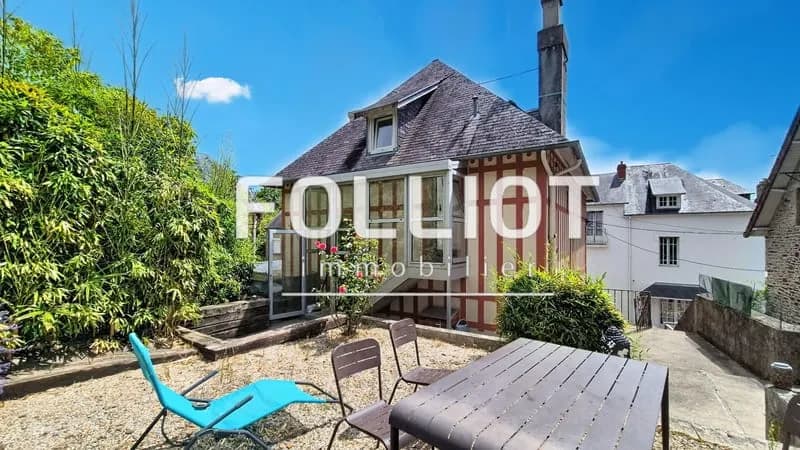 A vendre Saint Jean le Thomas Immeuble avec local commercial, deux appartements, jardin et garage - Photo 1