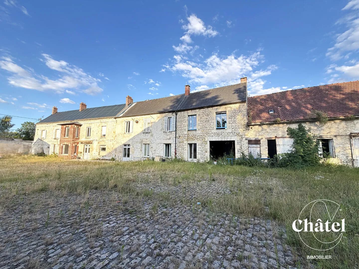 Proche Nanteuil le Haudouin - Ensemble immobilier et dépendances - Travaux - Photo 1