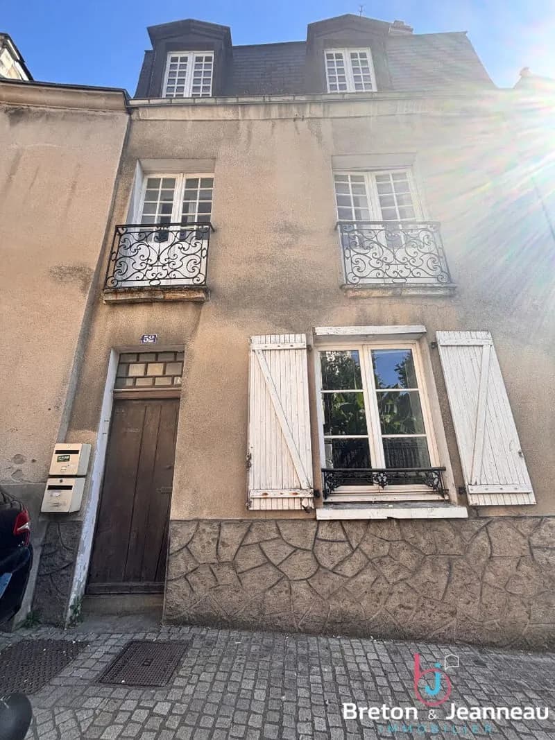 Immeuble à Château-Gontier-sur-Mayenne - Photo 1
