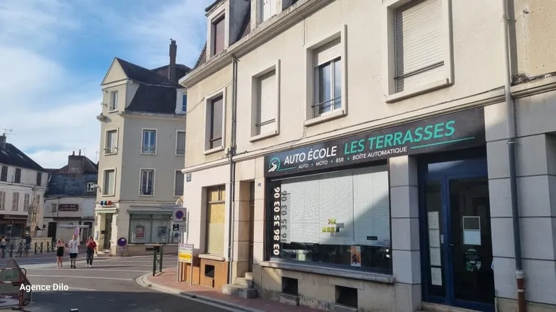 IMMEUBLE DE RAPPORT ST FLORENTIN - 2 Apparts, 1 Local commercial - Photo 1