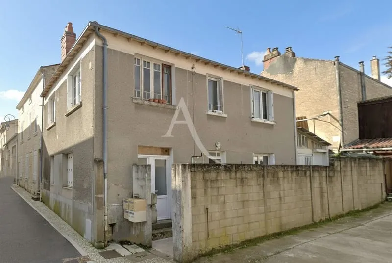 Immeuble - à rénover au coeur de Fontenay Le comte - Photo 1