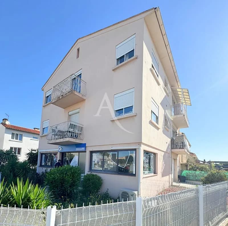SAINT CYPRIEN VILLAGE - IMMEUBLE - 235 m² - Deux appartements F4 et local commercial - Jardins et Garages - Photo 1
