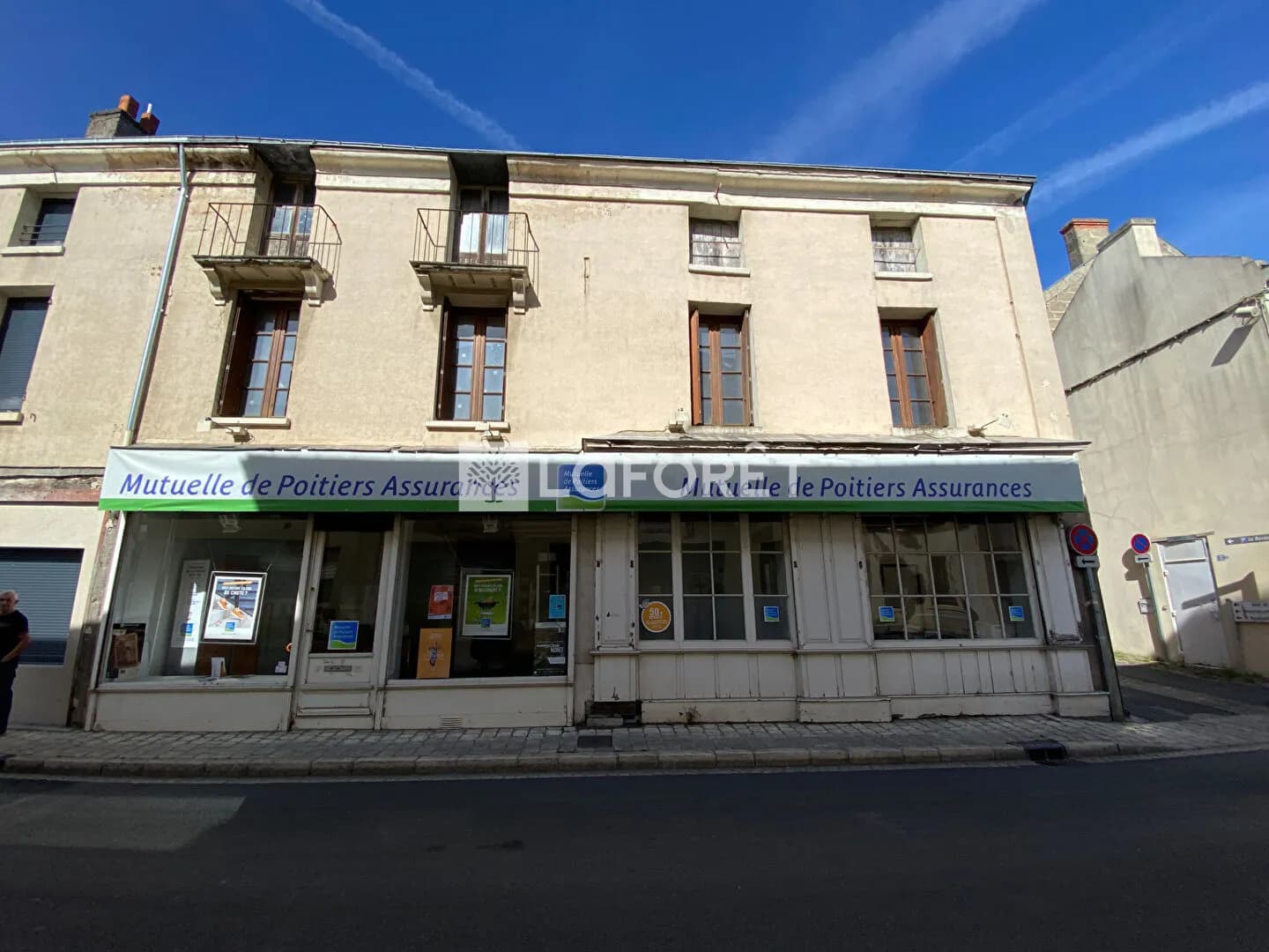 Immeuble Doué La Fontaine - Photo 1