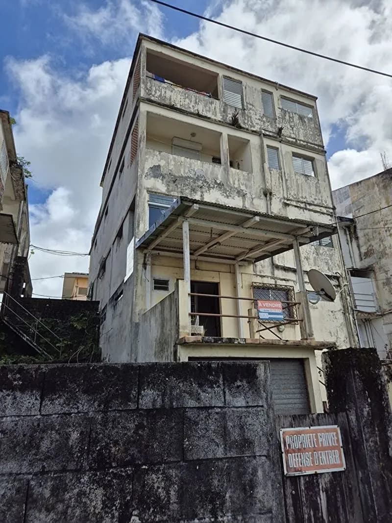 Immeuble de rapport de 350m² de 4 étages au Gros-Morne - Photo 1