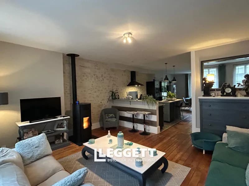 Maison 6 pièce(s), CHALAIS - Photo 1