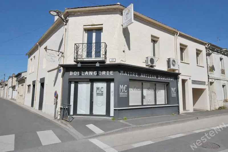 Rare à Bergerac : local commercial + appartement 4 chambres avec garage et extérieur ! - Photo 1