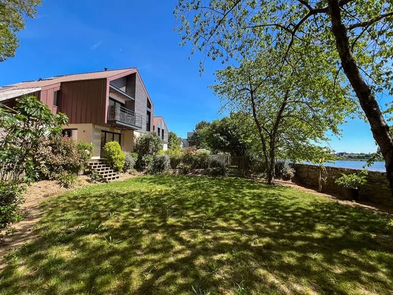 Immeuble entièrement libre de locataire à vendre aux Ponts-de-Cé - 2 appartements et un atelier - Photo 1