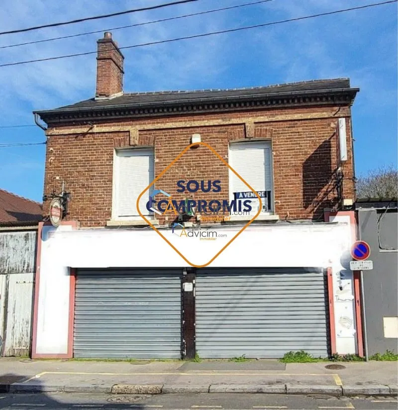 Immeuble: Local Commercial et logement - Photo 1