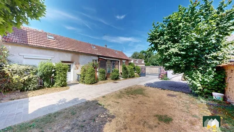 ENSEMBLE IMMOBILIER À RÉNOVER - COEUR DE LÈVES - Photo 1