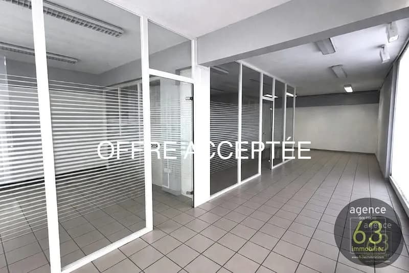Local Commercial de 80 m2 avec garage, à saisir - Photo 1