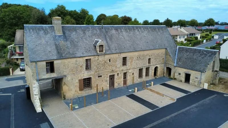 Ensemble immobilier à rénover - À deux pas de Bayeux - Photo 1