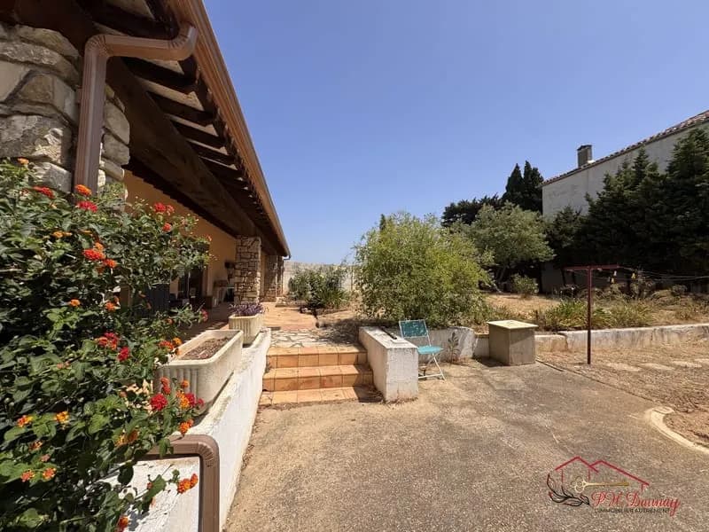 Ensemble immobilier: 2 habitations, remise, cave, jardin - Photo 1