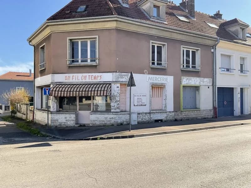 Lot complet de 1 commerce et de 2 appartements caves et jardins - Photo 1