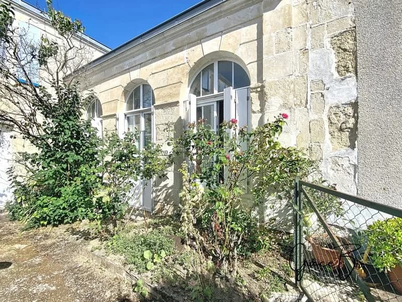 Immeuble de rapport - Centre-ville Saint-Maixent-l'École ? - Photo 1