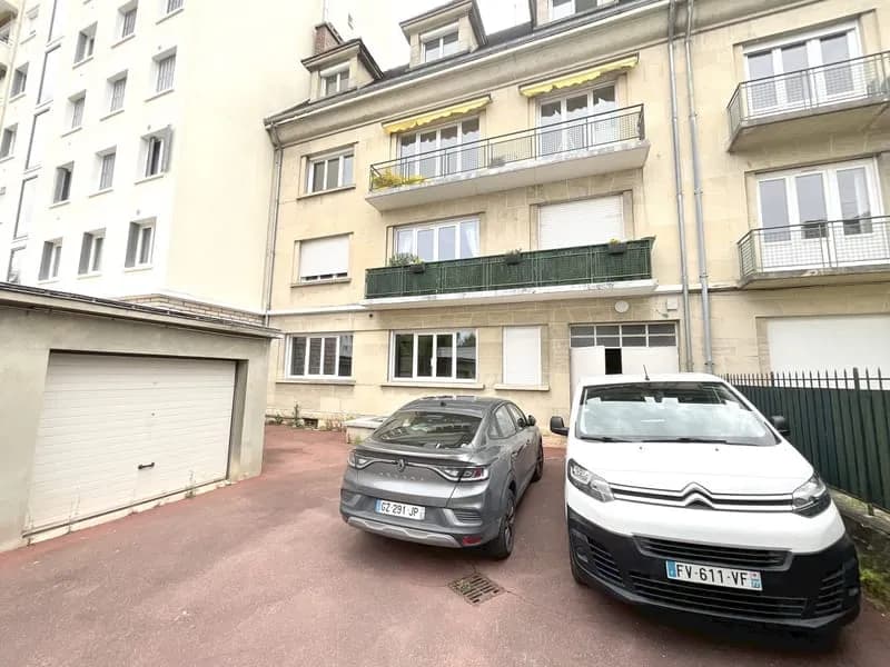 Immeuble de Rapport, dont 1 Local Pro, 2 Logements , 3 Garages - Photo 1
