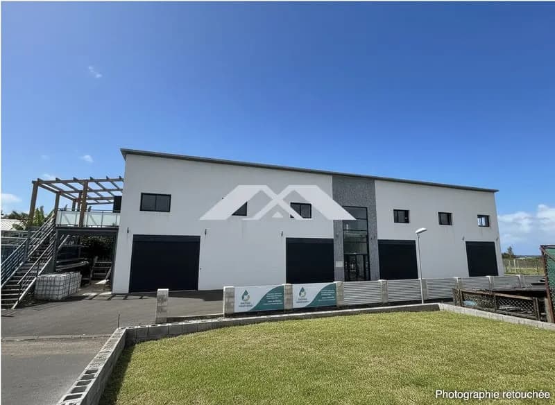 Immeuble de rapport mixte situé au Trois Mares - Photo 1