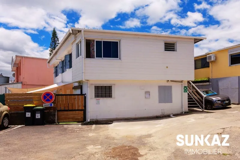Investissement immobilier au Tampon : Local & Appartements loué - Photo 1