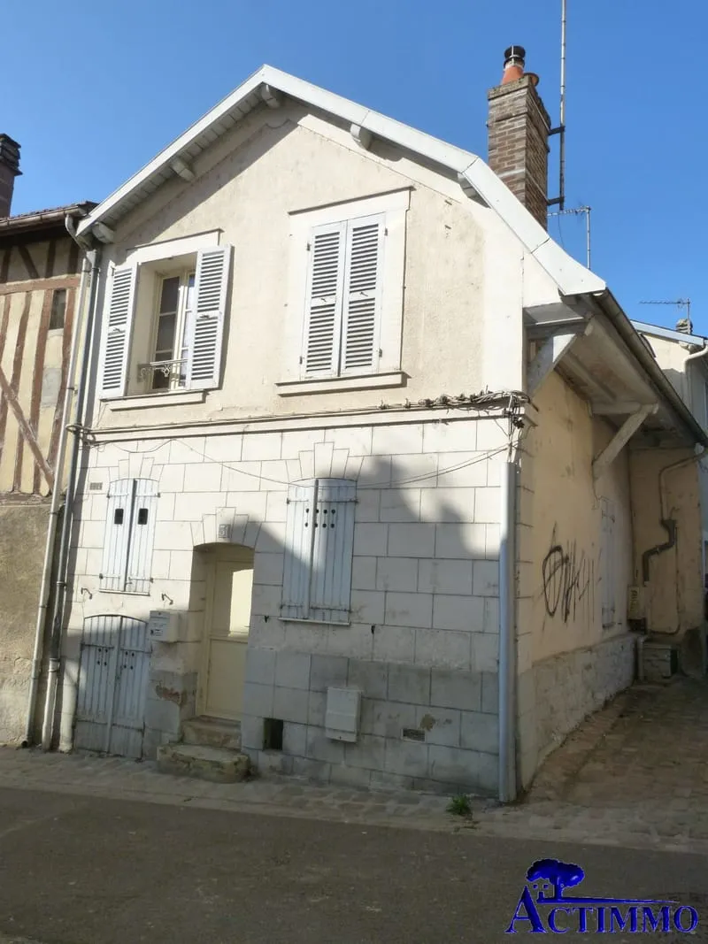 JOIGNY immeuble de rapport composé de trois appartements - Photo 1